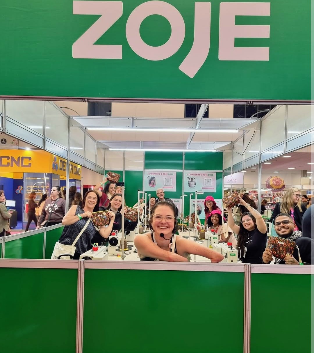 Workshop com público no stand Zoje.